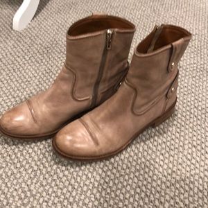 Juicy Couture dark tan booties